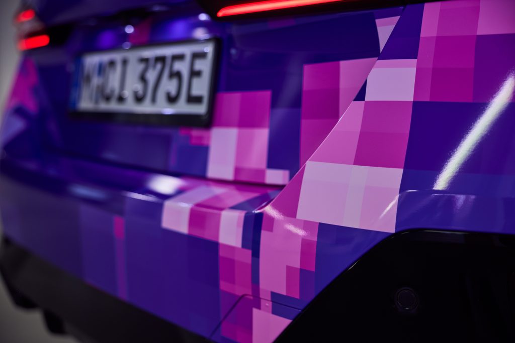 سيارة سباق بي ام دبليو