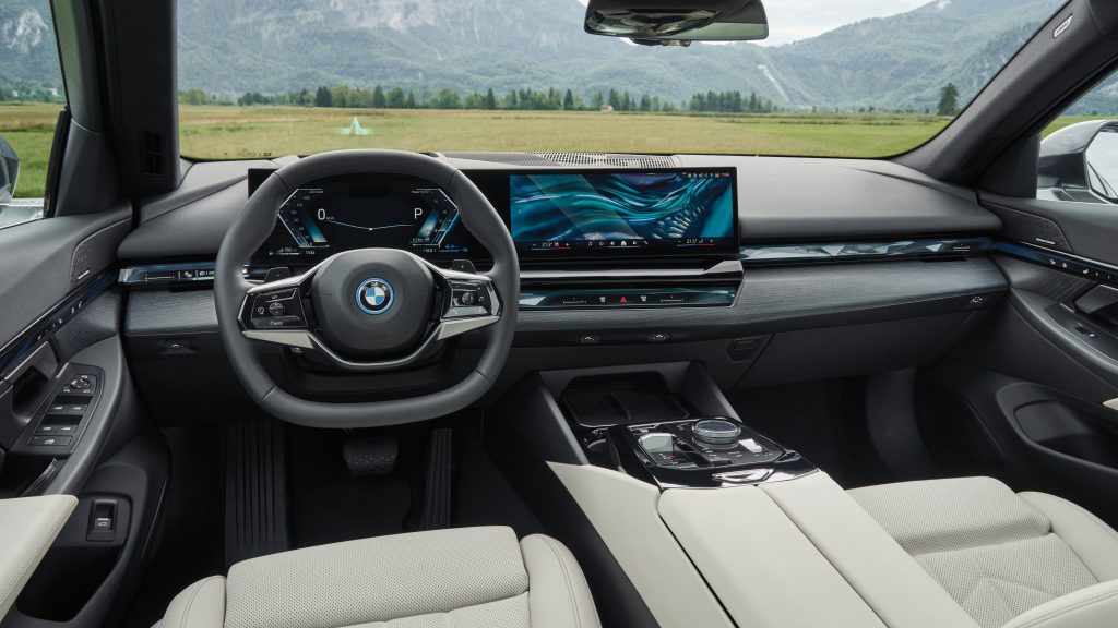 مقصورة بي ام دبليو 530e و 530e اكس درايف