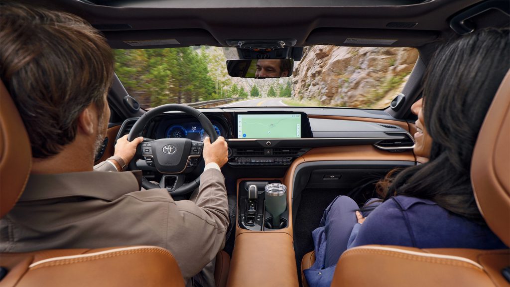 مقصورة تويوتا كراون سيجنيا 2025