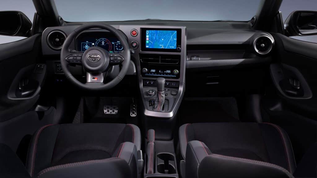 مقصورة تويوتا جي ار ياريس 2024