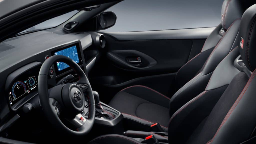 مقصورة تويوتا جي ار ياريس 2024