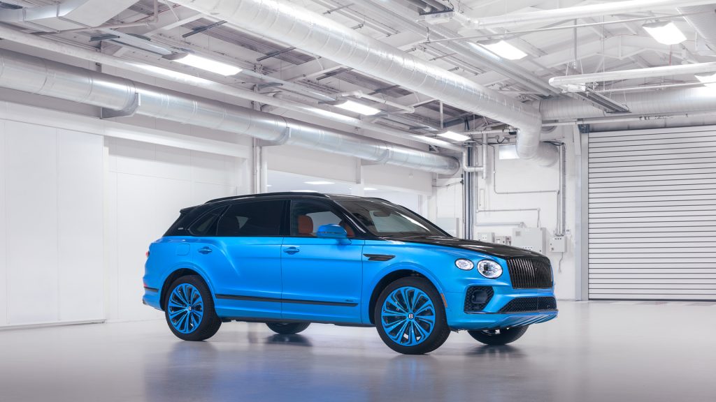 أول بنتلي بنتياجا EWB بطلاء مميز من قسم Mulliner لزوجين محظوظين