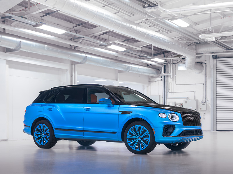 أول بنتلي بنتياجا EWB بطلاء مميز من قسم Mulliner لزوجين محظوظين