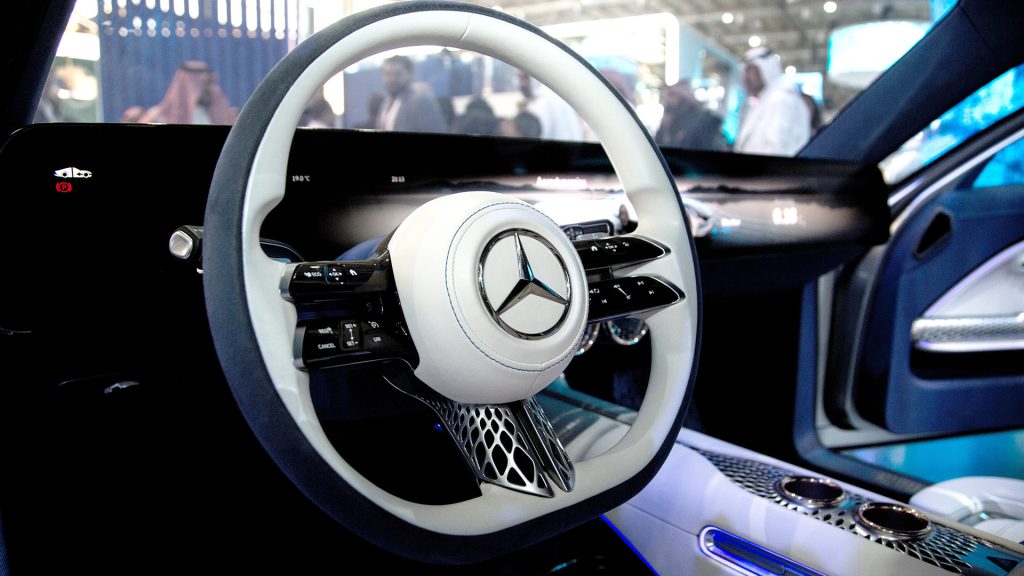 مرسيدس فيجن اي كيو اكس اكس الرياضمن الداخل