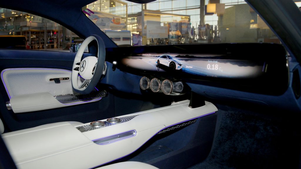 مقصورة مرسيدس فيجن اي كيو اكس اكس الرياض