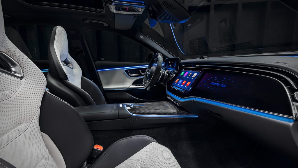 داخلية مرسيدس AMG E53 الهجينة