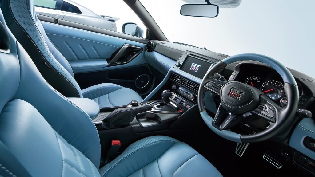 مقصورة نيسان جي تي ار 2025 الجنة الزرقاء بلو هفن