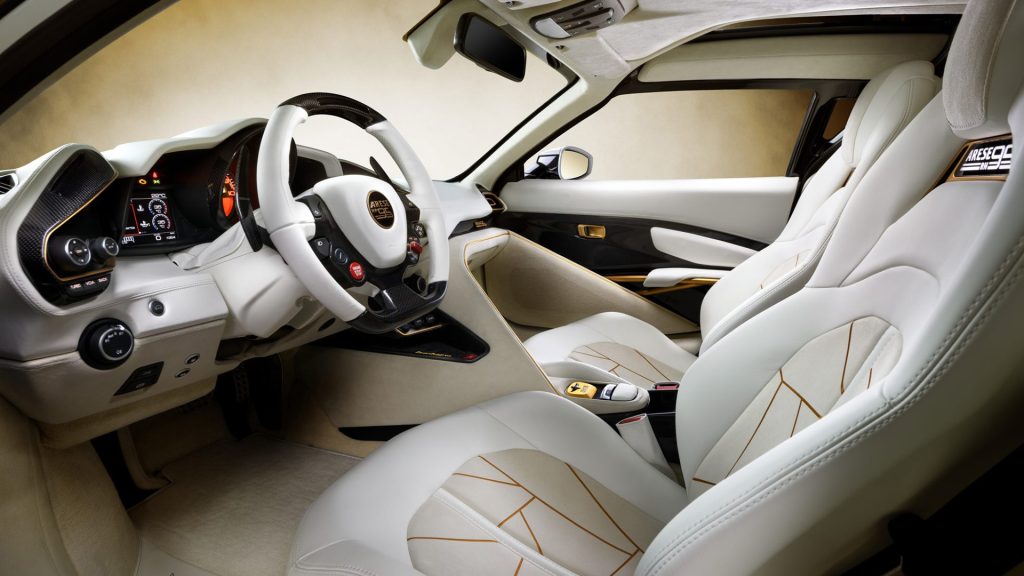 مقصورة فيراري آريس أوراق الذهب المعدلة