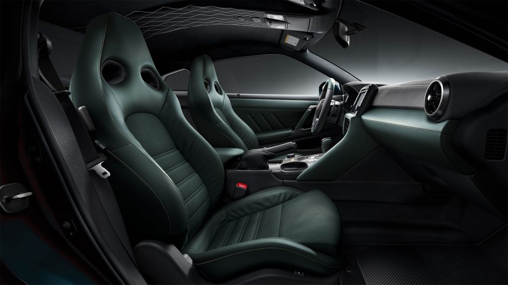 مقصورة نيسان جي تي ار الجديدة