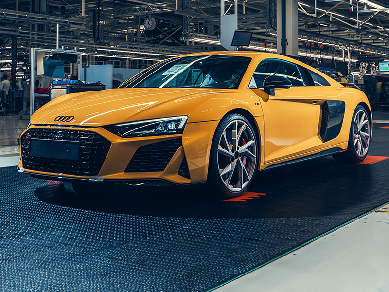 خروج آخر سيارة أودي R8 من مصانع الشركة سوبر كارز سيارات خارقة سيارات ألمانية سيارات رياضية نيد فور سبيد NEED FOR SPEED SUPER CARS SPORTS CAR AUDI R8