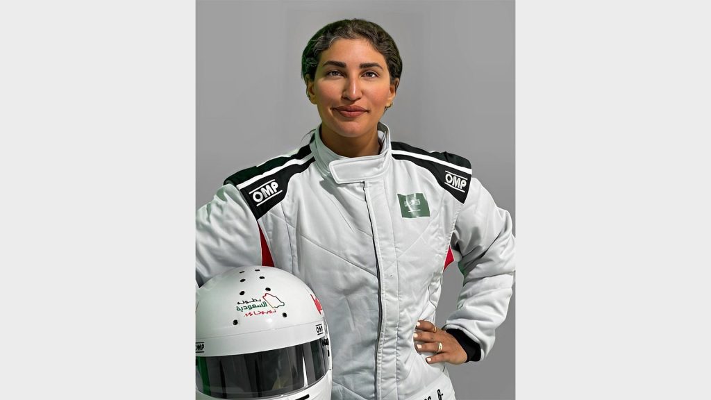 لجين حسنين السائقة السعودية