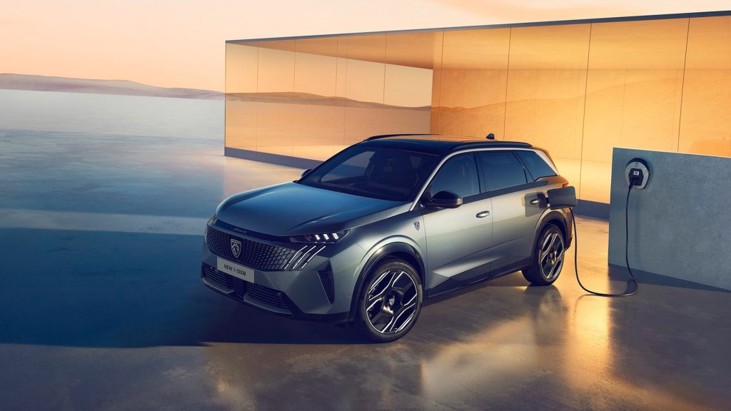 بيجو e-5008 الكهربائية بالكامل
peugot e-5008