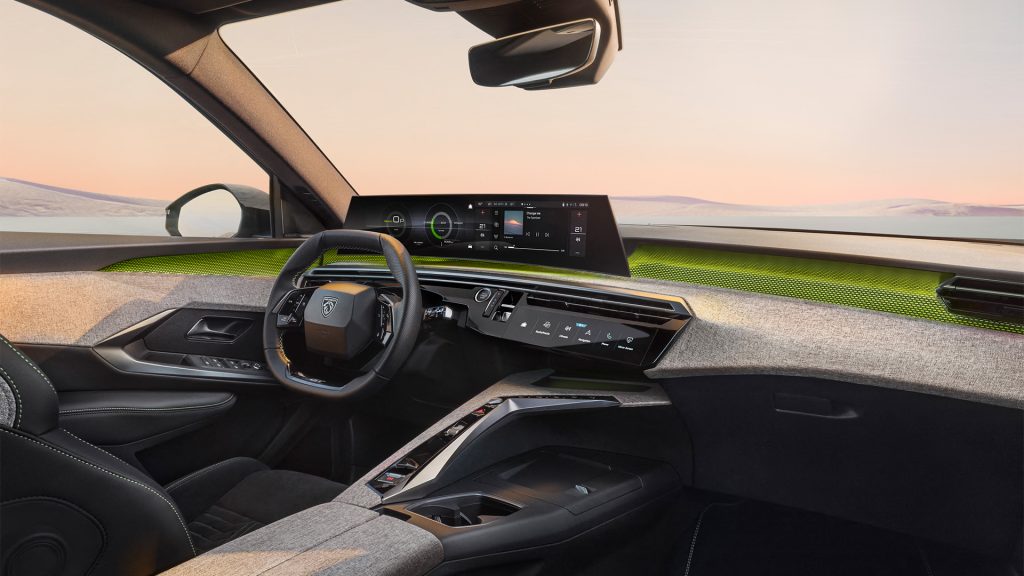 interior peugot e-5008
مقصورة بيجو اي 5008