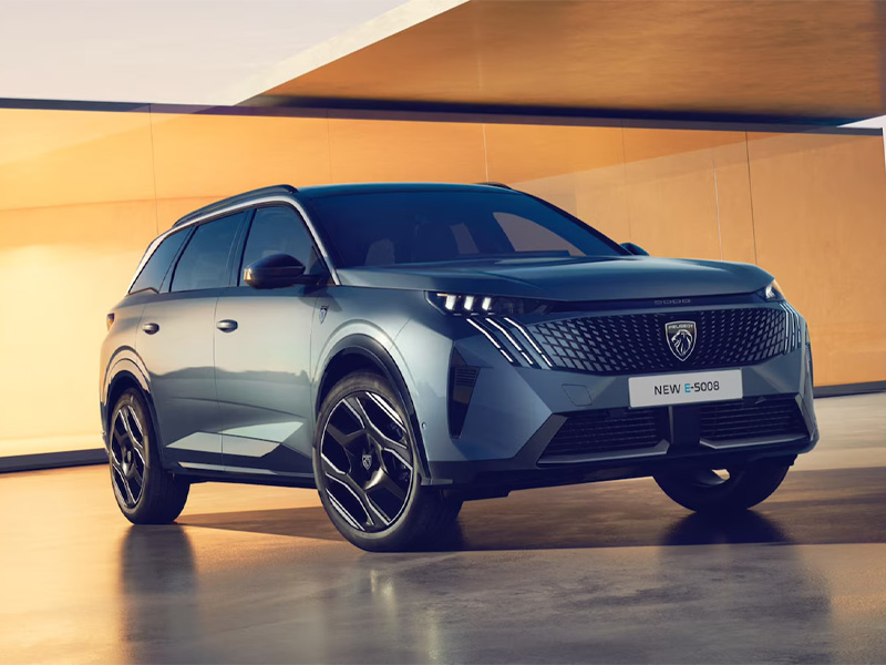 بيجو تطلق سيارة E-5008 الكهربائية كلياً الأكبر في فئتها السيارات الكهربائية سيارات اس يو في سيارات ستيلانتس سيارات رباعية الدفع suv ev cars electric cars stellantis سيارة كهربائية سيارة بيجو اي 5008 الكهربائية