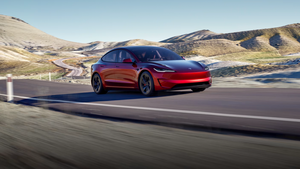سيارة تسلا الجديدة موديل 3 بيرفورمانس