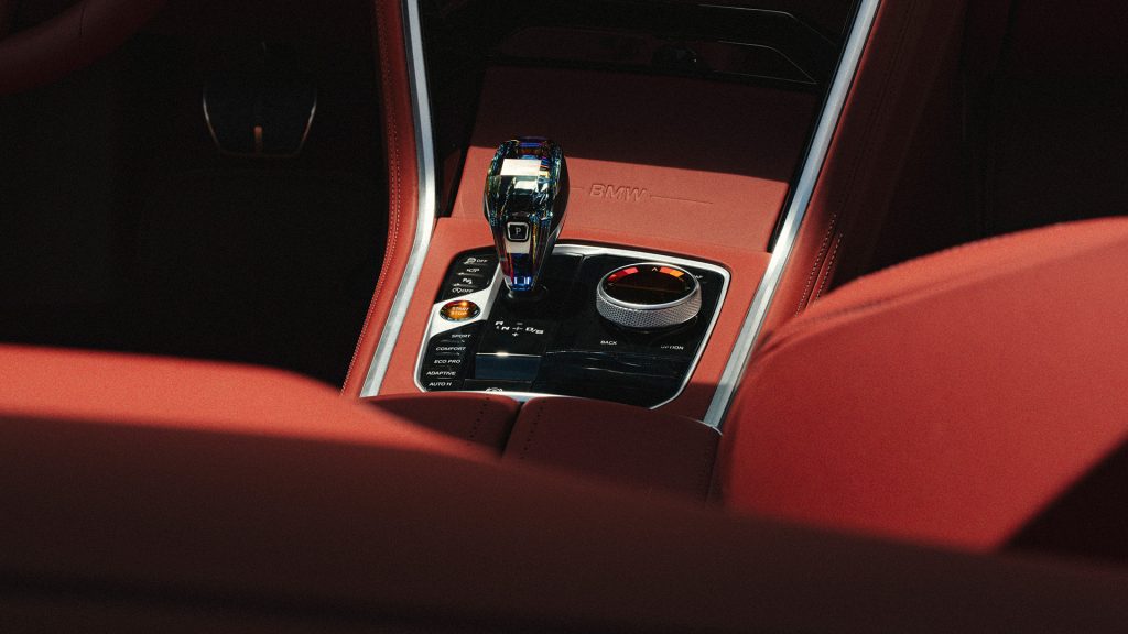 بي ام دبليو سكاي توب: مركبة اختبارية بأقوى محرك V8 من العلامة البافارية
سيارات اختبارية
سيارات حديثة
سيارات رياضية
سيارات ألمانية
سيارات كشف
سيارات بدون سقف
بي ام دبليو الفئة 8
BMW Skytop: A test vehicle with the most powerful V8 engine from the Bavarian brand
Test cars
Modern cars
Sports cars
German cars
Convertible cars
Cars without a roof
BMW 8 Series
