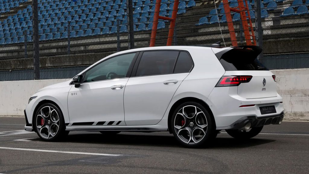 لقد وصلت جولف GTI كلوب سبورت الجديدة لمقارعة أسرع طرازات الهاتشباك الرياضية !
----------------------------------
المزيد من القوة مع مظهر أكثر سلاسة، وتصميم داخلي محدث لحفلة الذكرى الخمسين..
فولكس واجن جولف جي تي اي كلوب سبورت للعام 2025
سيارات الهاتشباك الرياضية
سيارات رياضية
سيارات هاتشباك
سيارات ألمانية
سيارات سريعة
سيارات صغيرة قوية
سيارات عائلية قوية
أسرع سيارة دفع أمامي من جولف
جولف الجديدة
The new Golf GTI Clubsport has arrived to compete with the fastest sports hatchback models!
----------------------------------
More power with a smoother appearance, and an updated interior for the 50th anniversary party.
Volkswagen Golf GTI Clubsport for 2025
Sports hatchback cars
Sports cars
Hatchback cars
German cars
Fast cars
Powerful little cars
Powerful family cars
The fastest front-wheel drive Golf