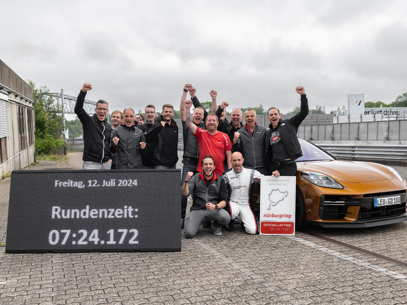 بورشه باناميرا النسخة الأخيرة تسجل رقم قياسي جديد على حلبة نوربورغرينغ بورشه باناميرا الجديدة الهجينة سيارات هجينة قوية سيارات سيدان رياضية سيارات رياضية سيارات ألمانية قوية سيارات سريعة حلبة نوربورغرينغ حلبة نوربورغرينغ The latest version of the Porsche Panamera sets a new lap record on the Nürburgring The new Porsche Panamera hybrid Powerful hybrid cars Sports sedans Sports cars Powerful German cars Fast cars Nürburgring circuit Nürburgring circuit