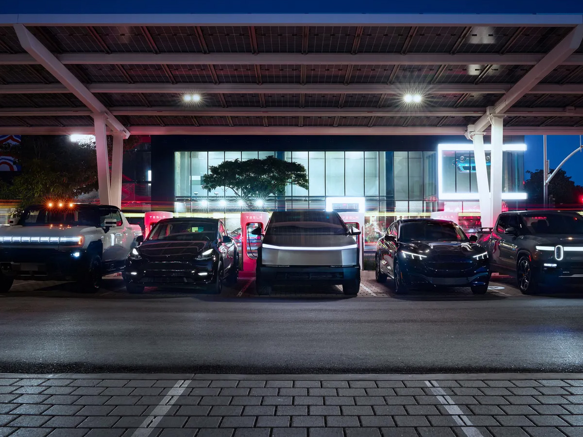 9 أساليب يشق بها الذكاء الاصطناعي طريقه إلى عالم السيارات
تتقدم تكنولوجيا السيارات باستمرار، وهذا ما يجعل العصر الرقمي يغير تجربة القيادة بشكل جذري..
الشيارات والذكاء الاصطناعي
السيارات الحديثة
الميكانيكا الحديثة
سيارات كهربائية
سيارات فاخرة
سيارات فخمة
9 Ways Artificial Intelligence Is Making Its Way Into the Automotive World
Automotive technology is constantly advancing, and this is what makes the digital age radically change the driving experience..
Cars and Artificial Intelligence
Modern Cars
Modern Mechanics
Electric Cars
Luxury Cars
Luxury Cars
