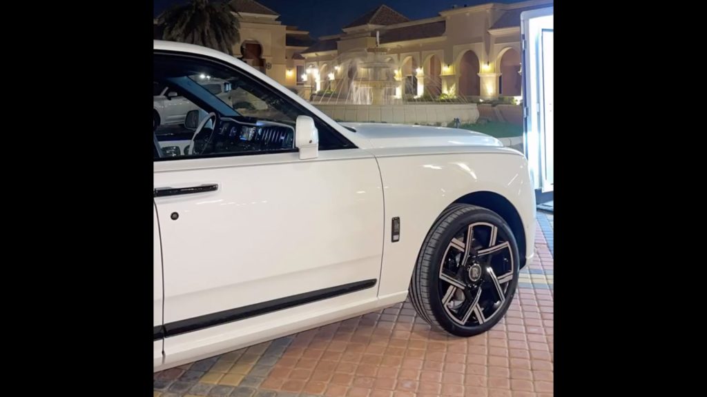 يزيد الراجحي يستقبل أول نسخة من رولز-رويس كولينان 2025
السعودية
الرياض
سيارات فاخرة
سيارات فخمة
سيارة يزيد الراجحي الجديدة
سيارات رولز رويس كولينان 2025 يزيد الراجحي
سيارات إنجليزية
سيارات اس يو في إنجليزية
Yazeed Al Rajhi receives the first copy of the Rolls-Royce Cullinan 2025
Saudi Arabia
Riyadh
Luxury cars
Luxury cars
Yzeed Al Rajhi's new car
Rolls-Royce Cullinan 2025 cars Yazeed Al Rajhi
English cars
English SUV cars