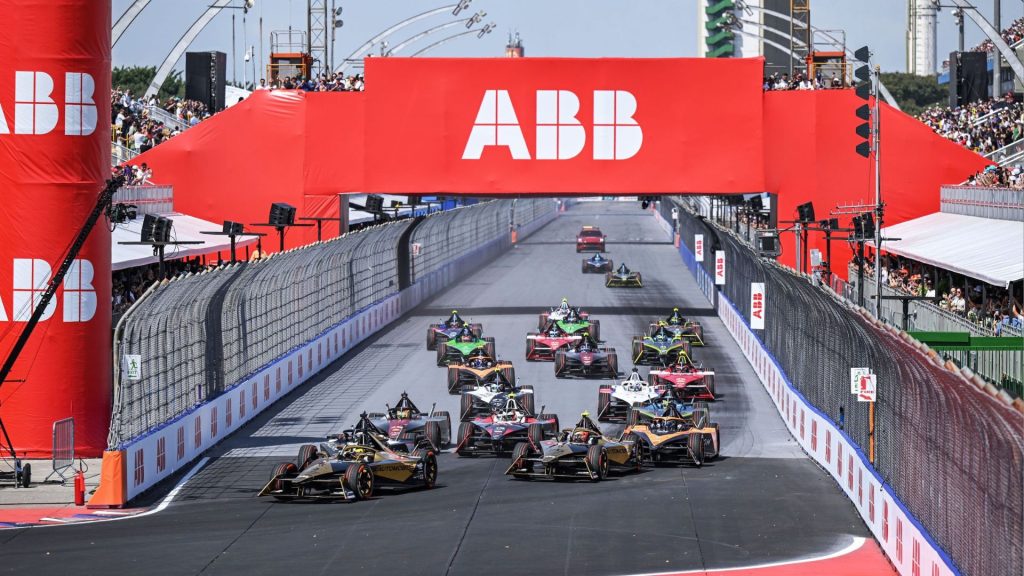 موسم جديد مدينة جديدة: سباق السعودية لبطولة فورمولا إي يصل حلبة جدة
سباق السيارات
رياضة السيارات الكهربائية
سيارات سباق كهربائية
سباق السعودية فورمولا إي
سيارات رياضية
حلبة كورنيش جدة
حلبة الدرعية
سباق سيارات فورمولا إي
فورميلا إي
New Season New City: Saudi Formula E Race Arrives at Jeddah Circuit
Motor Racing
Electric Motorsports
Electric Racing Cars
Saudi Formula E Race
Sports Cars
Jeddah Corniche Circuit
Diriyah Circuit
Formula E Racing
Formula E
