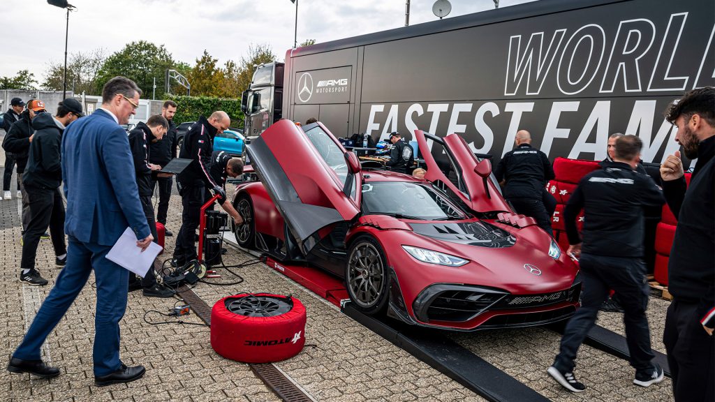 سوبر كار مرسيدس الجديدة "AMG ONE" تحطم رقمها القياسي على حلبة نوربورغرينغ !
سوبر كارز
مرسيدس تحطم رقم قياسي
سيارات رياضية
سيارات سوبر سبورت
سيارات قوية
سيارات ألمانية
سيارات هجينة
سيارات كهربائية
سوبر كارز هجينة
The new Mercedes supercar "AMG ONE" breaks its own record on the Nürburgring!
Super Cars
Mercedes breaks a record
Sports cars
Super sports cars
Powerful cars
German cars
Hybrid cars
Electric cars
Hybrid supercars