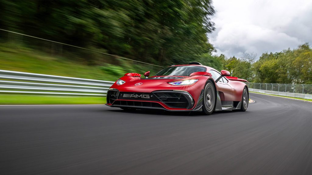 سوبر كار مرسيدس الجديدة "AMG ONE" تحطم رقمها القياسي على حلبة نوربورغرينغ !
سوبر كارز
مرسيدس تحطم رقم قياسي
سيارات رياضية
سيارات سوبر سبورت
سيارات قوية
سيارات ألمانية
سيارات هجينة
سيارات كهربائية
سوبر كارز هجينة
The new Mercedes supercar "AMG ONE" breaks its own record on the Nürburgring!
Super Cars
Mercedes breaks a record
Sports cars
Super sports cars
Powerful cars
German cars
Hybrid cars
Electric cars
Hybrid supercars