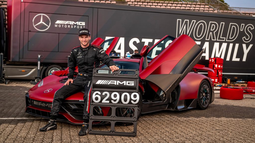سوبر كار مرسيدس الجديدة "AMG ONE" تحطم رقمها القياسي على حلبة نوربورغرينغ !
سوبر كارز
مرسيدس تحطم رقم قياسي
سيارات رياضية
سيارات سوبر سبورت
سيارات قوية
سيارات ألمانية
سيارات هجينة
سيارات كهربائية
سوبر كارز هجينة
The new Mercedes supercar "AMG ONE" breaks its own record on the Nürburgring!
Super Cars
Mercedes breaks a record
Sports cars
Super sports cars
Powerful cars
German cars
Hybrid cars
Electric cars
Hybrid supercars