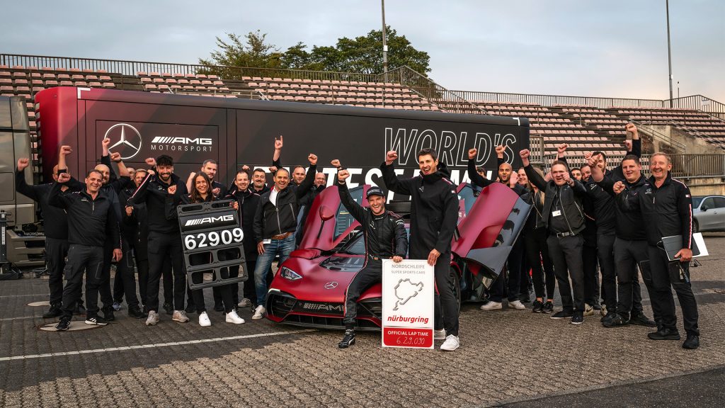 سوبر كار مرسيدس الجديدة "AMG ONE" تحطم رقمها القياسي على حلبة نوربورغرينغ !
سوبر كارز
مرسيدس تحطم رقم قياسي
سيارات رياضية
سيارات سوبر سبورت
سيارات قوية
سيارات ألمانية
سيارات هجينة
سيارات كهربائية
سوبر كارز هجينة
The new Mercedes supercar "AMG ONE" breaks its own record on the Nürburgring!
Super Cars
Mercedes breaks a record
Sports cars
Super sports cars
Powerful cars
German cars
Hybrid cars
Electric cars
Hybrid supercars