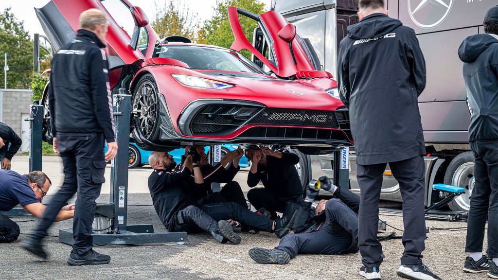 سوبر كار مرسيدس الجديدة "AMG ONE" تحطم رقمها القياسي على حلبة نوربورغرينغ !
سوبر كارز
مرسيدس تحطم رقم قياسي
سيارات رياضية
سيارات سوبر سبورت
سيارات قوية
سيارات ألمانية
سيارات هجينة
سيارات كهربائية
سوبر كارز هجينة
The new Mercedes supercar "AMG ONE" breaks its own record on the Nürburgring!
Super Cars
Mercedes breaks a record
Sports cars
Super sports cars
Powerful cars
German cars
Hybrid cars
Electric cars
Hybrid supercars
