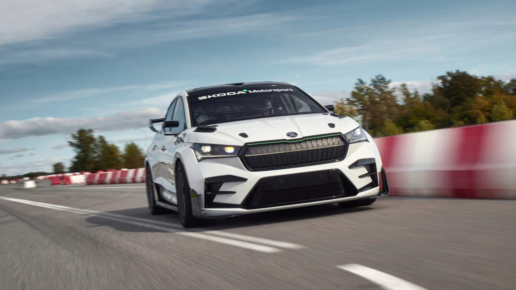 مهلاً، هل عاينتم مفهوم شكودا إنياك RS الكهربائي المخصص للسباقات؟
سيارات رياضية
سيارات معدلة
سيارات كهربائية
سيارات سباق كهربائية
سيارات كهربائية معدلة
سيارات كهربائية رياضية
سيارات قوية
سيارات رالي
سباقات الرالي الكهربائية
سيارة سباق رالي كهربائية
سيارة شكودا الرياضية الكهربائية الجديدة
Wait, have you seen the Škoda Enyaq RS electric racing concept?
Sports cars
Tuned cars
Electric cars
Electric racing cars
Tuned electric cars
Electric sports cars
Power cars
Rally cars
Electric rally racing
Electric rally racing car
Škoda's new electric sports car