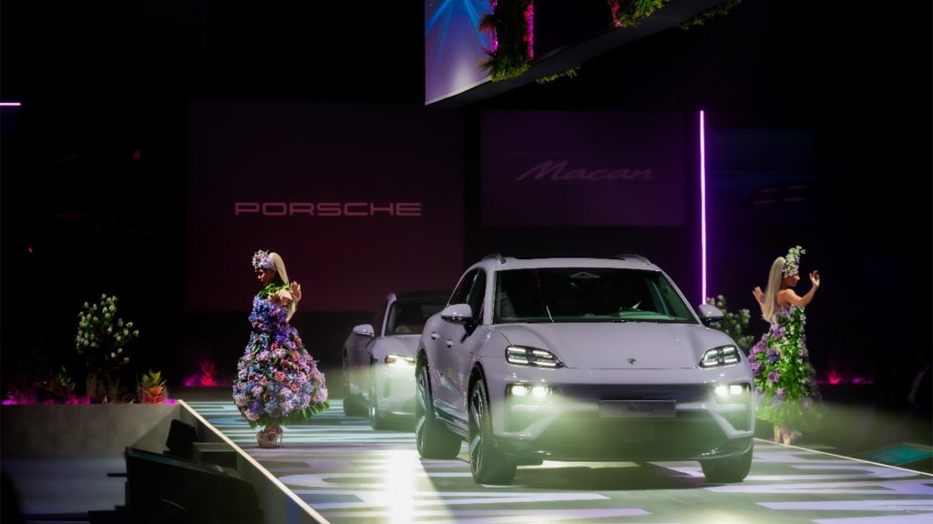 مركز بورشه أبوظبي والعين يُزيح الستار عن طرازي مَكان وتايكان الكهربائية بالكامل
سيارات بورشه الكهربائية
سيارات بورشه الجديدة بالشرق الأوسط
بورشه الكهربائية الجديدة الإمارات
بورسه مكان الكهربائية
بورشه تايكان الكهربائية
سيارات اس يو في كهربائية
سيارات رياضية كهربائية
سيارات قوية
سيارات اس يو في قوية
سيارات اي يو في ألمانية
سيارات ألمانية
الشرق الأوسط
بورشه الإمارات
Porsche Centre Abu Dhabi and Al Ain unveil the all-electric Macan and Taycan
Porsche Electric Cars
New Porsche Cars in the Middle East
New Porsche Electric UAE
Porsche Macan Electric
Porsche Taycan Electric
Electric SUVs
Electric Sports Cars
Powerful Cars
Powerful SUVs
German EUVs
German Cars
Middle East
Porsche UAE