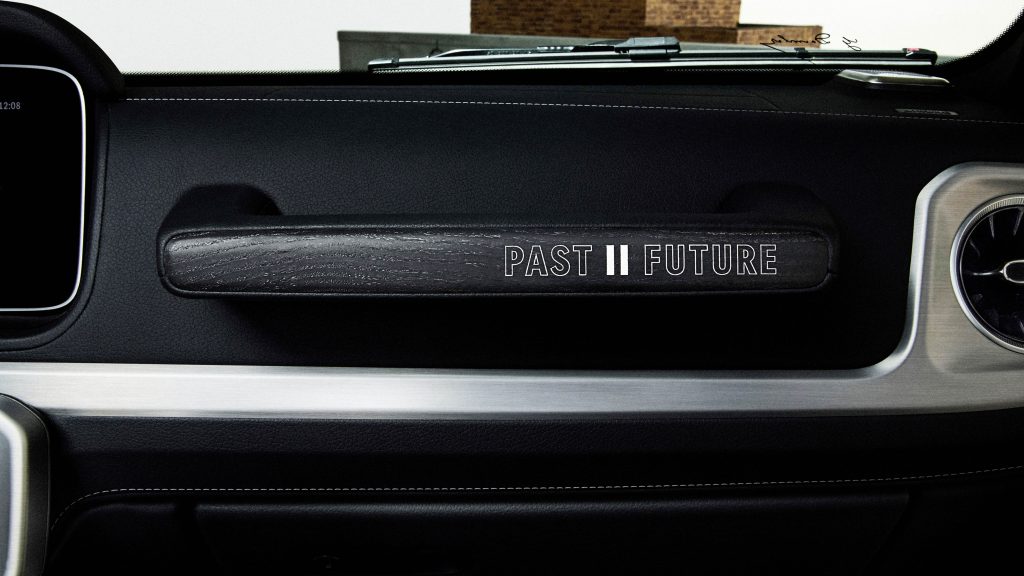 مرسيدس تتحدث بلغة الكلاسيكية والعصرية معاً: هذه هي جي كلاس Past II Future
مرسيدس جي كلاس باست تو فيوتشر
مرسيدس الجديدة
مرسيدس جي كلاس الجديدة
سيارات الدفع الرباعي
سيارات قوية معدلة
سيارات مخصصة
سيارات اس يو في معدلة
سيارات اس يو في ألمانية
سيارات ألمانية
جي كلاس مونكلير
Mercedes speaks the language of classic and modern at the same time: this is the G-Class Past II Future
Mercedes G-Class Past II Future
New Mercedes
New Mercedes G-Class
SUVs
Modified Power Cars
Custom Cars
Modified SUVs
German SUVs
German Cars
G-Class Moncler
