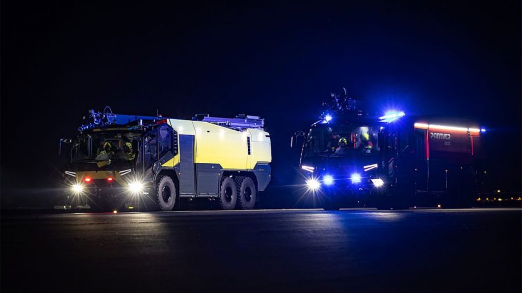 روزنباور تطلق مركبة إطفاء كهربائية قادمة من كوكب سايبترون !
رونباور بانثر الكهربائية
سيارات دفع سداسي
سيارات كهربائية
سيارات معدلة
سيارات إنقاذ
سيارات الإطفاء
سيارات نمساوية
مركبة إطفاء روزنباور الجديدة
Rosenbauer launches electric fire truck from planet Cybertron!
Rohnbauer Panther Electric
6x6 Cars
Electric Cars
Modified Cars
Rescue Cars
Fire Trucks
Austrian Cars
New Rosenbauer Fire Truck