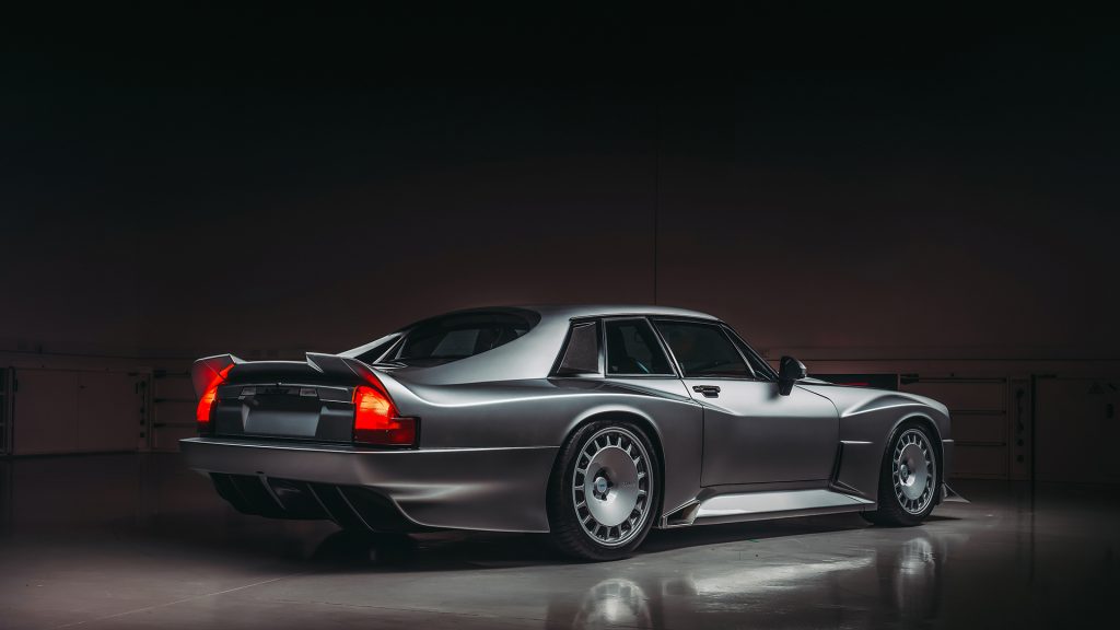 جاكوار XJS تدخل آلة الزمن وتخرج إلينا بتصميم سيُحرّك مشاعرك !
جاكوار معدلة
سيارات كلاسيكية معدلة
سيارات قديمة معدلة
سيارات فاخرة
سيارات فخمة
سيارات قوية
سيارات رياضية
سيارات سوبر سبورت
جاكوار سوبركات
جاكوار الجديدة
سيارات بريطانية
سيارات إنجليزية
Jaguar XJS enters the time machine and comes out to us with a design that will move your emotions!
Modified Jaguar
Modified Classic Cars
Modified Old Cars
Luxury Cars
Luxury Cars
Powerful Cars
Sports Cars
Supersport Cars
Jaguar Supercat
New Jaguar
British Cars
English Cars