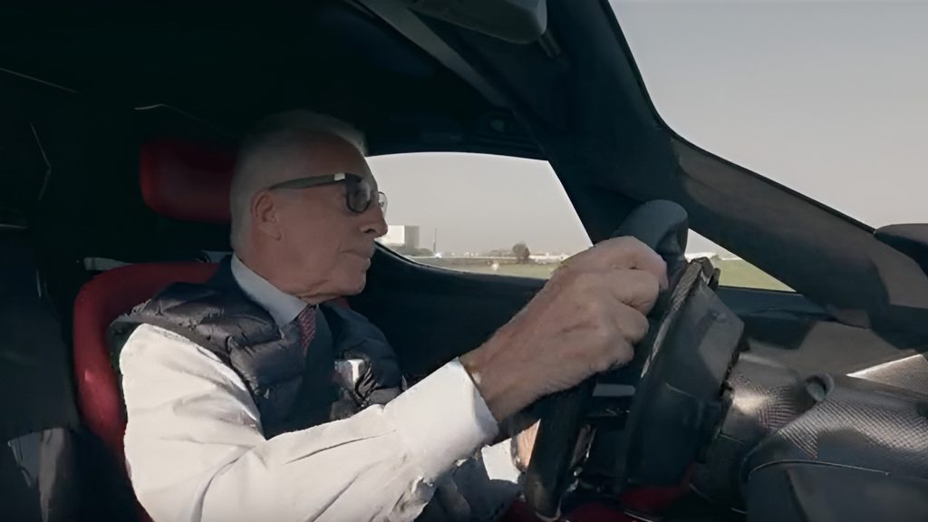 دايتونا SP3 صُنعت خصيصًا لبييرو فيراري ليكمل بها حلم والده!
لم لا وهو ابن إنزو فيراري الوحيد، لذا فهي سيارة مميزة لأبعد حد..
فيراري
دايتونا
فيراري دايتونا
فيراري دايتونا إس بي3
إس بي3
سيارات خارقة
سيارات إيطالية
سيارات فيراري
بييرو فيراري
فيورانو
Ferrari
Daytona
Ferrari daytona
Ferrari Daytona SP3
SP3
Supercars
Italian cars
Ferrari cars
Piero Ferrari
Fiorano