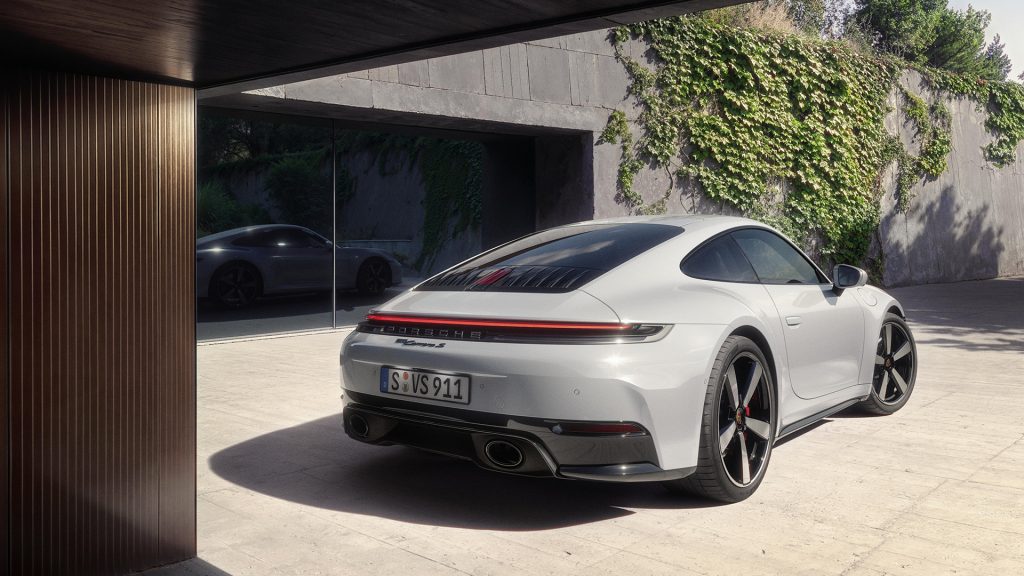 لقد وصلت بورش 911 كاريرا اس و – مفاجأة – إنها أكثر قوة الآن بورشه 911 الجديدة بورش 911 2025 سيارات رياضية فئة متوسطة بورش بوكسر بورش سوبر كار سيارات رياضية ألمانية سيارات ألمانية سيارات سبورت سيارات سوبر سبورت سيارات قوية سيارات بورش الجديدة سيارات بورش 2025 بورش كاريرا اس الجديدة The Porsche 911 Carrera S has arrived and – surprise – it’s even more powerful now The new Porsche 911 Porsche 911 2025 Mid-range sports cars Porsche Boxer Porsche supercar German sports cars German cars Sports cars Supersport cars Powerful cars New Porsche cars Porsche cars 2025 New Porsche Carrera S