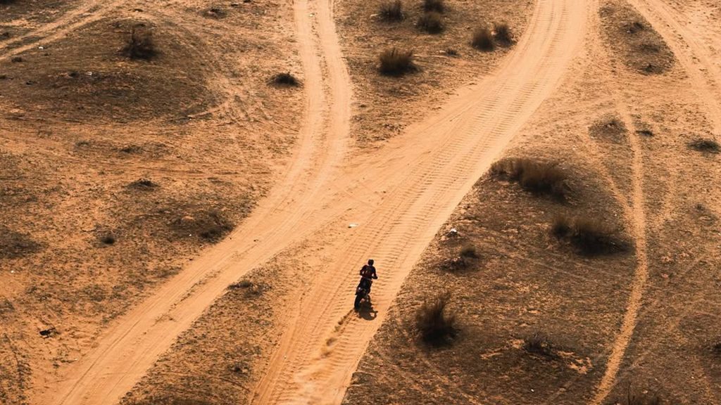 رالي داكار 25: الراجحي يضيق الخناق على المتصدر لاتيغان، فهل يحقق اللقب؟
رالي السعودية
داكار السعودية
سباق رالي السعودية
يزيد الراجحي
ناصر العطية
هينك لاتيغان
سباقات السيارات
سيارات سباق
راليات
رالي
سباقات الرالي
الراليات الصحراوية
رالي السعودية
Dakar Rally 25: Al Rajhi tightens the noose on leader Lategan, will he win the title?
Saudi Rally
Dakar Saudi Arabia
Saudi Rally Race
Yazid Al Rajhi
Nasser Al Attiyah
Henk Lategan
Motor Racing
Racing Cars
Rallies
Rally
Rally Races
Desert Rallies
Saudi Rally