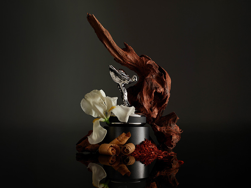 رولز-رويس تنقلنا الى تجربة حسية جديدة مع إطلاق عطرها الأول "سينت" عطر رولز رويس الجديد بيرفيوم رولز رويس الجديد عطر داخلية رولز رويس عطر المقصورة الداخلية رولز رويس سيارات فاخرة سيارات فخمة سيارات إنجليزية سيارات بعطر داخلي Rolls Royce takes us to a new sensory experience with the launch of its first fragrance, "Scent" The new Rolls Royce fragrance The new Rolls Royce perfume Rolls Royce interior fragrance Rolls Royce interior cabin fragrance Luxury cars Luxury cars English cars Cars with interior fragrance