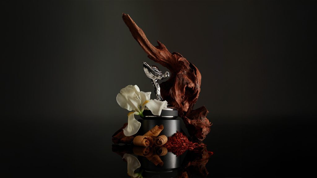 رولز-رويس تنقلنا الى تجربة حسية جديدة مع إطلاق عطرها الأول "سينت" عطر رولز رويس الجديد بيرفيوم رولز رويس الجديد عطر داخلية رولز رويس عطر المقصورة الداخلية رولز رويس سيارات فاخرة سيارات فخمة سيارات إنجليزية سيارات بعطر داخلي Rolls Royce takes us to a new sensory experience with the launch of its first fragrance, "Scent" The new Rolls Royce fragrance The new Rolls Royce perfume Rolls Royce interior fragrance Rolls Royce interior cabin fragrance Luxury cars Luxury cars English cars Cars with interior fragrance
