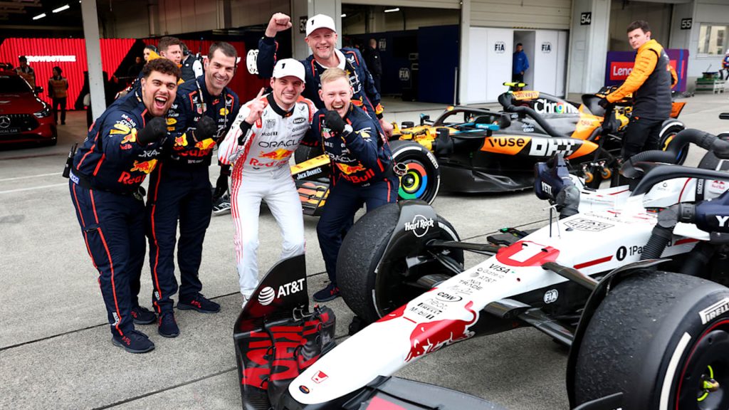 السوبر ماكس فرستابن، بطلاً لجائزة اليابان الكبرى متفوقاً على ثنائي ماكلارين!
سوبر كارز
سيارات خارقة
سيارات رياضية
سوبر كارز
فورمولا 1 
فورميلا 1 
جائزة اليابان الكبرى
سباق اليابان فورمولا 1 
سباق السيارات 
سيارات سباق
ريد بُل
ماكس فرستابن
ماكلارين
لاندو نوريس
أوسكار بياستري
مرسيدس
جورد راسيل
فيراري
تشارل لوكلير
لويس هاملتون
Super Max Verstappen wins the Japanese Grand Prix, beating the McLaren duo!
Supercars
Supercars
Sports Cars
Supercars
Formula 1
Formula 1
Japanese Grand Prix
Japan Formula 1 Race
Car Racing
Racing Cars
Red Bull
Max Verstappen
McLaren
Lando Norris
Oscar Piastri
Mercedes
Gorge Russell
Ferrari
Charles Leclerc
Lewis Hamilton