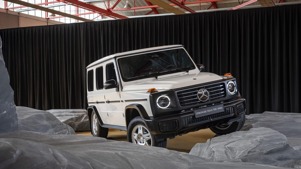 ريترو مرسيدس G-Class Edition STRONGER THAN THE 1980s، فكرة عبقرية باسم غير ملائم!
جي كلاس الجديدة
سيارات ألمانية
سيارات دفع رباعي
سيارات قوية
سيارات عائلية
سيارات رباعية الدفع
سيارات مميزة
مرسيدس جي كلاس الجديدة
مرسيدس 2025
جي كلاس 2025
مرسيدس جي 1980 اس
سيارات كلاسيكية
سيارات قديمة
Retro Mercedes G-Class Edition STRONGER THAN THE 1980s, a genius idea with an inappropriate name!
The new G-Class
German cars
SUVs
Powerful cars
Family cars
SUVs
Distinctive cars
The new Mercedes G-Class
2025 Mercedes
2025 G-Class
1980 Mercedes G-Class
Classic cars
Old cars