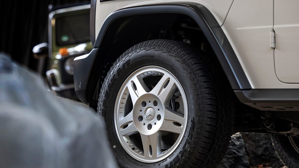 ريترو مرسيدس G-Class Edition STRONGER THAN THE 1980s، فكرة عبقرية باسم غير ملائم!
جي كلاس الجديدة
سيارات ألمانية
سيارات دفع رباعي
سيارات قوية
سيارات عائلية
سيارات رباعية الدفع
سيارات مميزة
مرسيدس جي كلاس الجديدة
مرسيدس 2025
جي كلاس 2025
مرسيدس جي 1980 اس
سيارات كلاسيكية
سيارات قديمة
Retro Mercedes G-Class Edition STRONGER THAN THE 1980s, a genius idea with an inappropriate name!
The new G-Class
German cars
SUVs
Powerful cars
Family cars
SUVs
Distinctive cars
The new Mercedes G-Class
2025 Mercedes
2025 G-Class
1980 Mercedes G-Class
Classic cars
Old cars