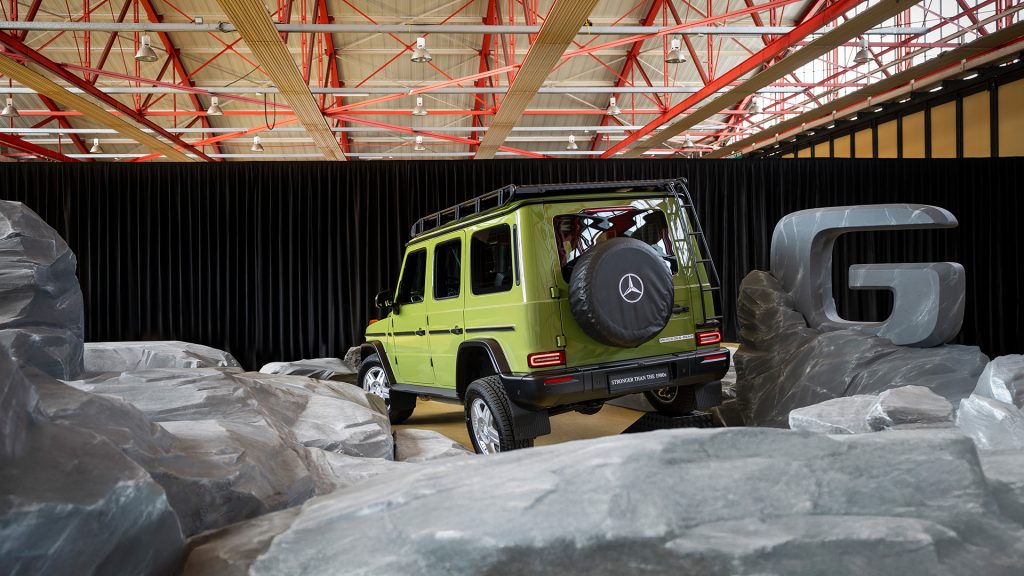 ريترو مرسيدس G-Class Edition STRONGER THAN THE 1980s، فكرة عبقرية باسم غير ملائم!
جي كلاس الجديدة
سيارات ألمانية
سيارات دفع رباعي
سيارات قوية
سيارات عائلية
سيارات رباعية الدفع
سيارات مميزة
مرسيدس جي كلاس الجديدة
مرسيدس 2025
جي كلاس 2025
مرسيدس جي 1980 اس
سيارات كلاسيكية
سيارات قديمة
Retro Mercedes G-Class Edition STRONGER THAN THE 1980s, a genius idea with an inappropriate name!
The new G-Class
German cars
SUVs
Powerful cars
Family cars
SUVs
Distinctive cars
The new Mercedes G-Class
2025 Mercedes
2025 G-Class
1980 Mercedes G-Class
Classic cars
Old cars