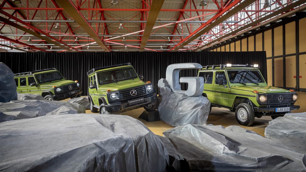 ريترو مرسيدس G-Class Edition STRONGER THAN THE 1980s، فكرة عبقرية باسم غير ملائم!
جي كلاس الجديدة
سيارات ألمانية
سيارات دفع رباعي
سيارات قوية
سيارات عائلية
سيارات رباعية الدفع
سيارات مميزة
مرسيدس جي كلاس الجديدة
مرسيدس 2025
جي كلاس 2025
مرسيدس جي 1980 اس
سيارات كلاسيكية
سيارات قديمة
Retro Mercedes G-Class Edition STRONGER THAN THE 1980s, a genius idea with an inappropriate name!
The new G-Class
German cars
SUVs
Powerful cars
Family cars
SUVs
Distinctive cars
The new Mercedes G-Class
2025 Mercedes
2025 G-Class
1980 Mercedes G-Class
Classic cars
Old cars
