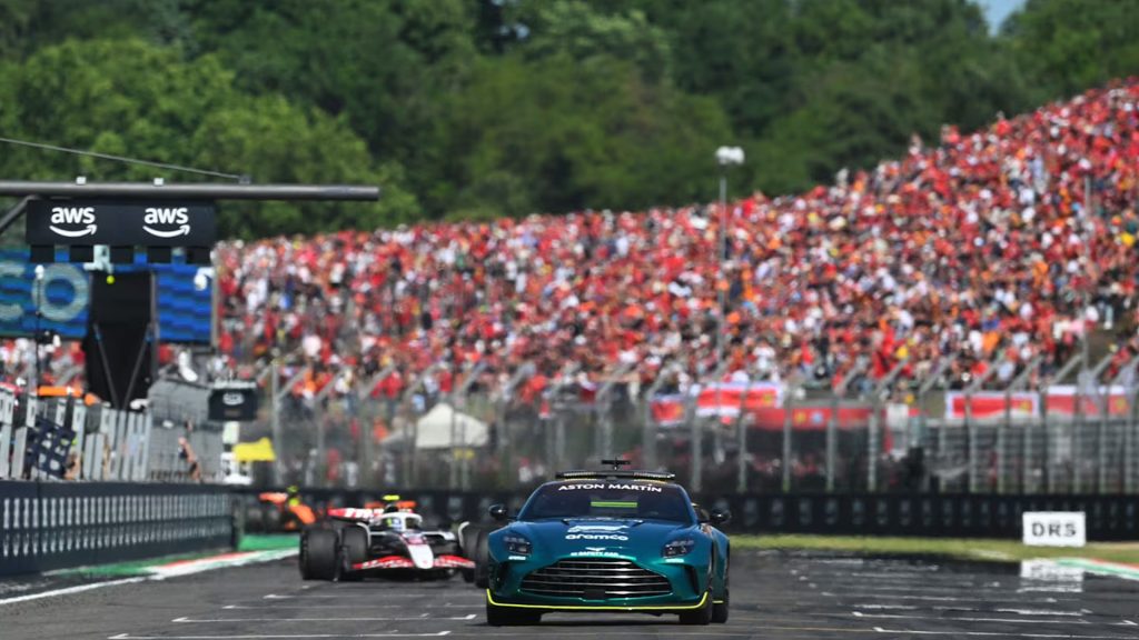 Emilia Romagna Grand Prix: Verstappen's return to winning ways!
Formula 1 Italy
Formula 1 Italian Grand Prix
Fast Cars
Car Racing
Racing Cars
Sports Cars
Supersports Cars
Supercars
Supercars
Supercars
Ferrari
McLaren
Red Bull
Mercedes
جائزة إميليا رومانيا الكبرى: عودة فيرستابن إلى سكة الانتصارات!
فورمولا 1 إيطاليا
جائزة إيطاليا الكبرى للفورمولا 1
سيارات سريعة
سباقات سيارات
سيارات سباق
سيارات رياضية
سيارات رياضية خارقة
سيارات خارقة
سيارات خارقة
فيراري
ماكلارين
ريد بول
مرسيدس