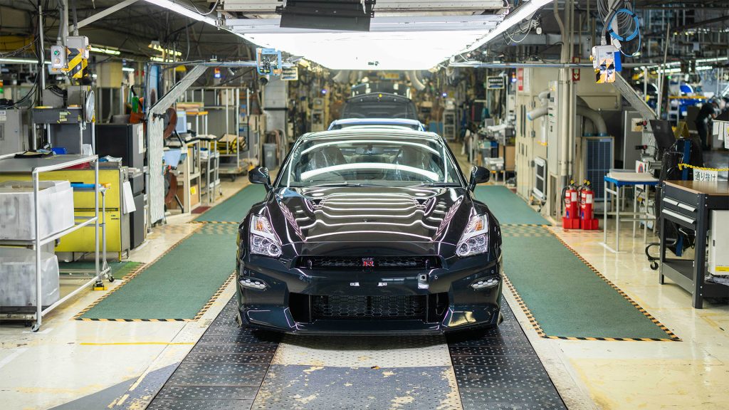 نيسان R35 GT-R.. السطر الأخير من أسطورة بدأت عام 2007!
نيسان جي تي ار
آخر نيسان جي تي ار
سيارات نيسان جي تي ار 2025
نيسان جي تي ار 2026
سوبر كارز
سيارات خارقة
سيارات قوية
سيارات سريعة
سيارات سوبر سبورت
سيارات سوبر رياضية
سيارات سبورت
سيارات رياضية
سيارات سباق
سيارات يابانية
سيارات صينية
سيارات توب جير
نيسان 2025
نيسان 2026
This is it. You’re looking at the last ever R35 Nissan GT-R. End of an era indeed.
Yep, having first launched all the way back in 2007, the final R35 has now rolled off the production line at Nissan’s Tochigi plant just outside Tokyo. And what an example it is too – a Premium T-spec with midnight purple paint (yes, we thought it was green originally too) and gold wheels. Ooft. This particular car is apparently destined for a customer in Japan. At least it won’t sit in a museum for the rest of eternity.
Nissan R35 GT-R... The last line of a legend that began in 2007!
Nissan GT-R
Last Nissan GT-R
2025 Nissan GT-Rs
2026 Nissan GT-Rs
Supercars
Powerful Cars
Fast Cars
Supersport Cars
Supersports Cars
Sports Cars
Sports Cars
Racing Cars
Japanese Cars
Chinese Cars
Top Gear Cars
Nissan 2025
Nissan 2026
This is it. You’re looking at the last-ever R35 Nissan GT-R. End of an era, indeed.
Yes, having first launched all the way back in 2007, the final R35 has now rolled off the production line at Nissan’s Tochigi plant just outside Tokyo. And what an example it is too – a Premium T-spec with midnight purple paint (yes, we thought it was green originally too) and gold wheels. Ooft. This particular car is apparently destined for a customer in Japan. At least it won’t sit in a museum for the rest of eternity.