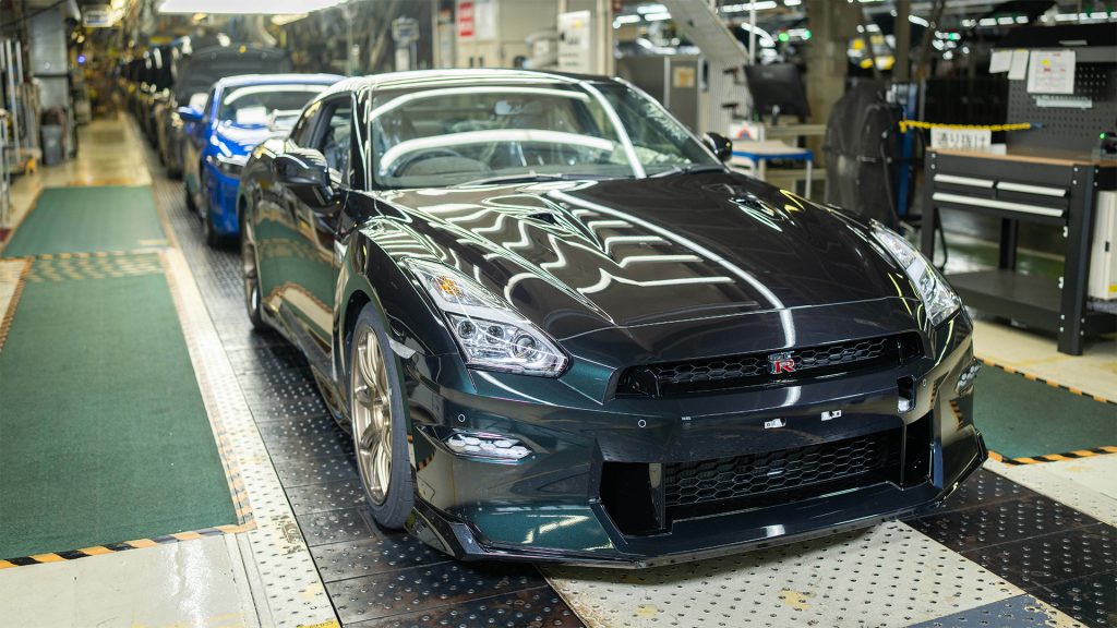 نيسان R35 GT-R.. السطر الأخير من أسطورة بدأت عام 2007!
نيسان جي تي ار
آخر نيسان جي تي ار
سيارات نيسان جي تي ار 2025
نيسان جي تي ار 2026
سوبر كارز
سيارات خارقة
سيارات قوية
سيارات سريعة
سيارات سوبر سبورت
سيارات سوبر رياضية
سيارات سبورت
سيارات رياضية
سيارات سباق
سيارات يابانية
سيارات صينية
سيارات توب جير
نيسان 2025
نيسان 2026
This is it. You’re looking at the last ever R35 Nissan GT-R. End of an era indeed.
Yep, having first launched all the way back in 2007, the final R35 has now rolled off the production line at Nissan’s Tochigi plant just outside Tokyo. And what an example it is too – a Premium T-spec with midnight purple paint (yes, we thought it was green originally too) and gold wheels. Ooft. This particular car is apparently destined for a customer in Japan. At least it won’t sit in a museum for the rest of eternity.
Nissan R35 GT-R... The last line of a legend that began in 2007!
Nissan GT-R
Last Nissan GT-R
2025 Nissan GT-Rs
2026 Nissan GT-Rs
Supercars
Powerful Cars
Fast Cars
Supersport Cars
Supersports Cars
Sports Cars
Sports Cars
Racing Cars
Japanese Cars
Chinese Cars
Top Gear Cars
Nissan 2025
Nissan 2026
This is it. You’re looking at the last-ever R35 Nissan GT-R. End of an era, indeed.
Yes, having first launched all the way back in 2007, the final R35 has now rolled off the production line at Nissan’s Tochigi plant just outside Tokyo. And what an example it is too – a Premium T-spec with midnight purple paint (yes, we thought it was green originally too) and gold wheels. Ooft. This particular car is apparently destined for a customer in Japan. At least it won’t sit in a museum for the rest of eternity.