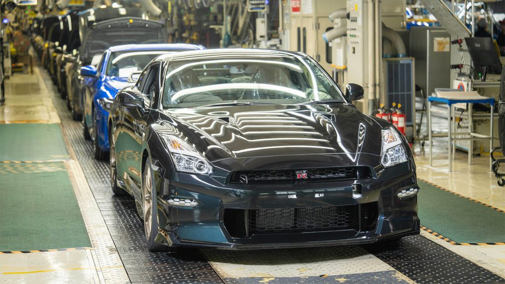 نيسان R35 GT-R.. السطر الأخير من أسطورة بدأت عام 2007!
نيسان جي تي ار
آخر نيسان جي تي ار
سيارات نيسان جي تي ار 2025
نيسان جي تي ار 2026
سوبر كارز
سيارات خارقة
سيارات قوية
سيارات سريعة
سيارات سوبر سبورت
سيارات سوبر رياضية
سيارات سبورت
سيارات رياضية
سيارات سباق
سيارات يابانية
سيارات صينية
سيارات توب جير
نيسان 2025
نيسان 2026
This is it. You’re looking at the last ever R35 Nissan GT-R. End of an era indeed.
Yep, having first launched all the way back in 2007, the final R35 has now rolled off the production line at Nissan’s Tochigi plant just outside Tokyo. And what an example it is too – a Premium T-spec with midnight purple paint (yes, we thought it was green originally too) and gold wheels. Ooft. This particular car is apparently destined for a customer in Japan. At least it won’t sit in a museum for the rest of eternity.
Nissan R35 GT-R... The last line of a legend that began in 2007!
Nissan GT-R
Last Nissan GT-R
2025 Nissan GT-Rs
2026 Nissan GT-Rs
Supercars
Powerful Cars
Fast Cars
Supersport Cars
Supersports Cars
Sports Cars
Sports Cars
Racing Cars
Japanese Cars
Chinese Cars
Top Gear Cars
Nissan 2025
Nissan 2026
This is it. You’re looking at the last-ever R35 Nissan GT-R. End of an era, indeed.
Yes, having first launched all the way back in 2007, the final R35 has now rolled off the production line at Nissan’s Tochigi plant just outside Tokyo. And what an example it is too – a Premium T-spec with midnight purple paint (yes, we thought it was green originally too) and gold wheels. Ooft. This particular car is apparently destined for a customer in Japan. At least it won’t sit in a museum for the rest of eternity.