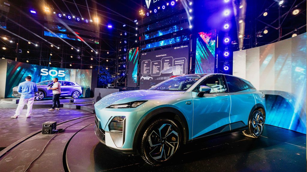 ديبال شانجان سيارات كهربائية SUV كهربائية S07 S05 السيارات الكهربائية في مصر جي بي أوتو تنقل ذكي تقنيات القيادة الذكية مدى البطارية الطويل السيارات الرياضية متعددة الاستخدامات السيارات الكهربائية الصينية الابتكار التكنولوجي مستقبل السيارات Debal Changan Electric Cars Electric SUV S07 S05 Electric Cars in Egypt GB Auto Smart Mobility Smart Driving Technologies Long Battery Range SUVs Chinese Electric Cars Technological Innovation The Future of Cars